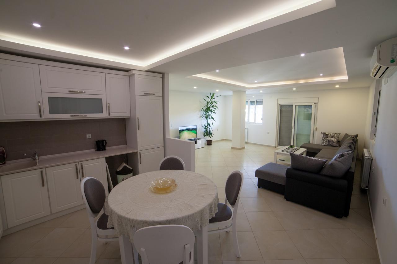 Apartments Rex Ulcinj Buitenkant foto