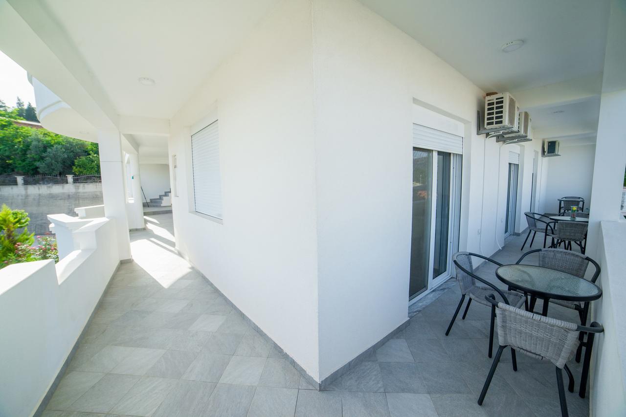 Apartments Rex Ulcinj Buitenkant foto