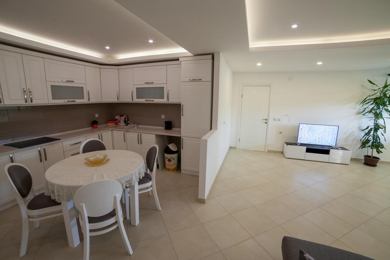 Apartments Rex Ulcinj Buitenkant foto