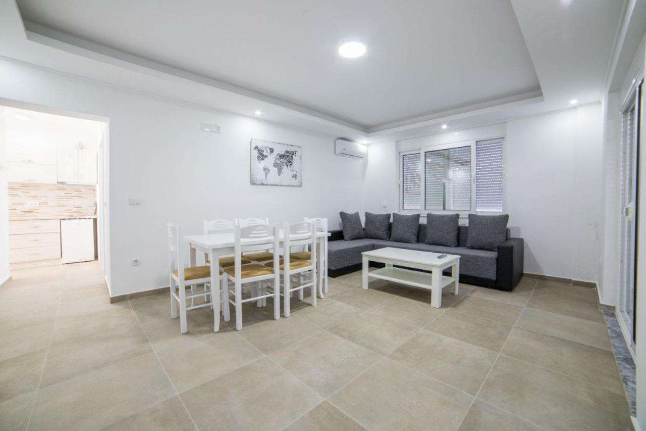 Apartments Rex Ulcinj Buitenkant foto