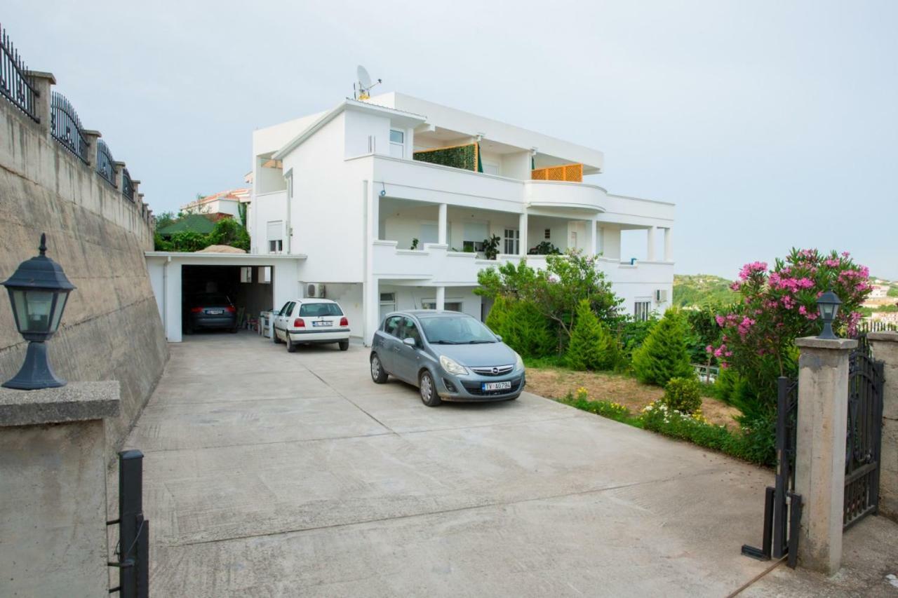 Apartments Rex Ulcinj Buitenkant foto